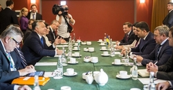 Hrojszman úr, nem elég megtűrni a magyarokat! Jogokat és tisztességes életet nekik! Hrojszman úr, nem elég megtűrni a magyarokat! Jogokat és tisztességes életet nekik!