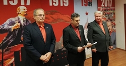 Nincs ingyen vacsora! Csak az lesz a miénk, amiért megharcolunk! Nincs ingyen vacsora! Csak az lesz a miénk, amiért megharcolunk!
